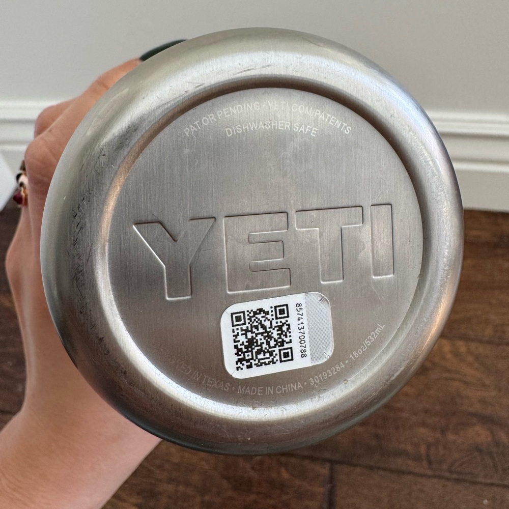 Yeti 18oz White Stainless Steel Water Bottle - Picture 4 of 5